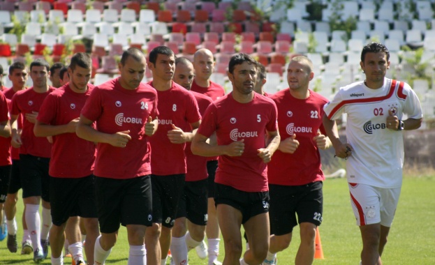 ЦСКА дири треньори с обяви на официалния сайт на клуба