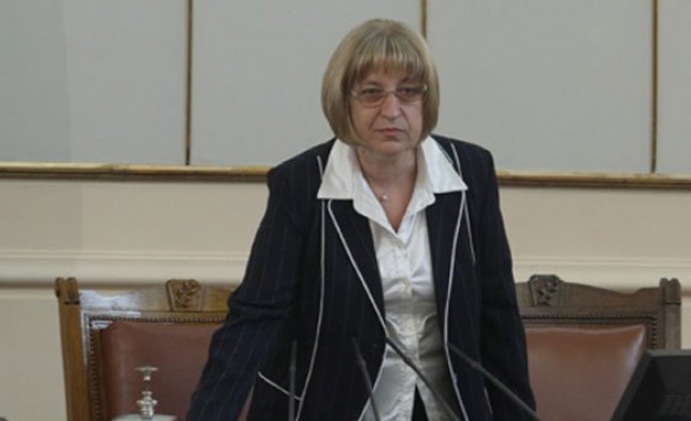 Цецка Цачева: Ще съдя всеки, който подметне, че съм била партиен секретар на БКП