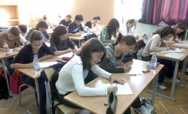 10 000 ученици атакуват елитните гимназии