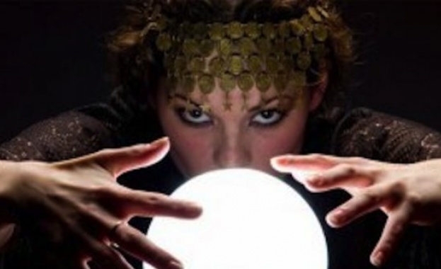 Гадателка отива на съд заради неплатени данъци