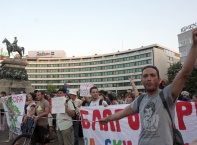 Шествие -Туристи навред за горите