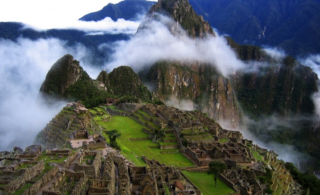 Арестуваха туристи, снимали се голи на Мачу Пикчу
