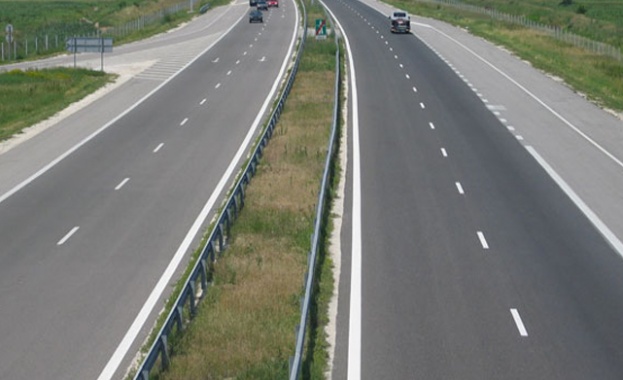 Временно движението по АМ "Хемус" в района на Енево, при км 366, е ограничено в двете посоки поради ПТП
