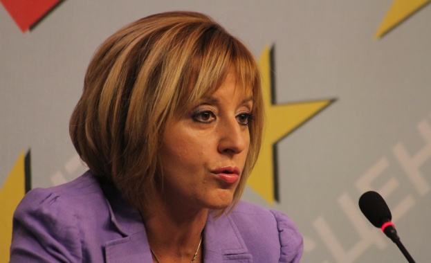 Манолова: Пътуването на Ангелов не е подкрепено от парламентарната група