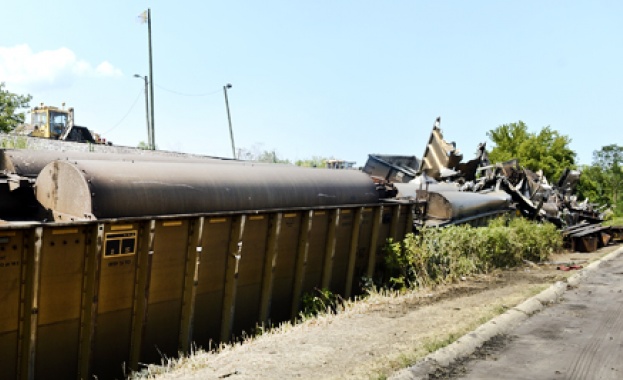 Петима души загинаха при сблъсък на товарен влак с джип на жп прелез във Флорида