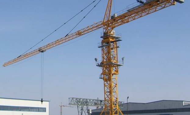 Две момичета са свалени от товарен кран в Шумен съобщиха