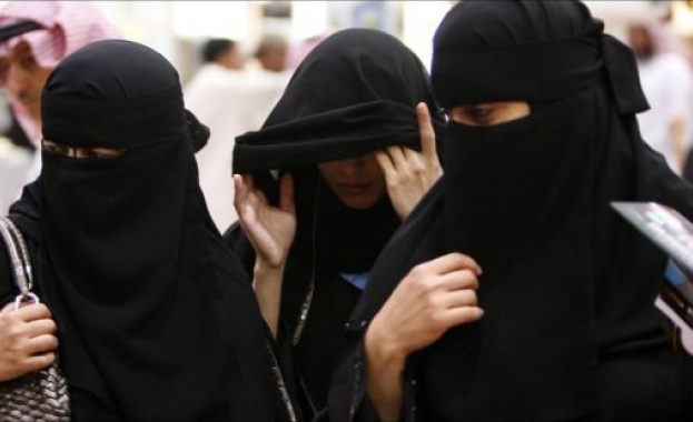 Мъже следят жените си с мобилно приложение в Саудитска Арабия 