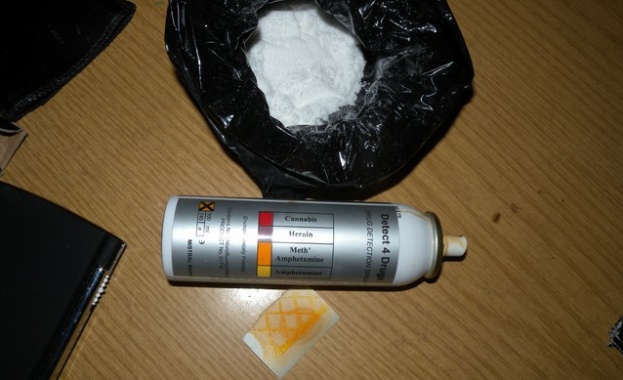 Бургаските полицаи откриха нарколаборатория в хотелска стая