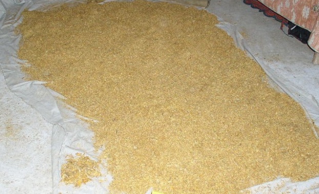 400 кг тютюн и 12 000 къса цигари са иззети