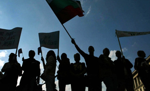 Галъп: 30 години след 1989 г. едва половината българи харесват демокрацията