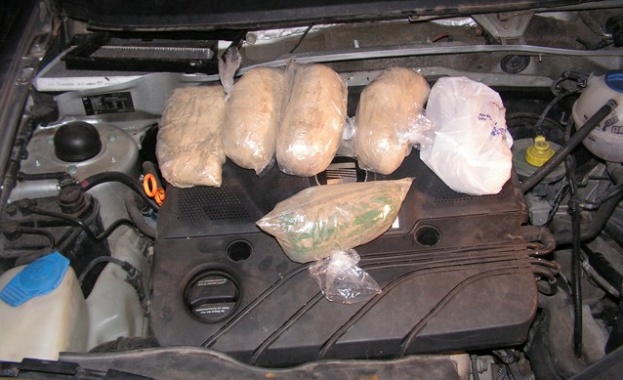 260 кг. хероин "арестуван" при спецакция в "Столипиново", задържани са трима