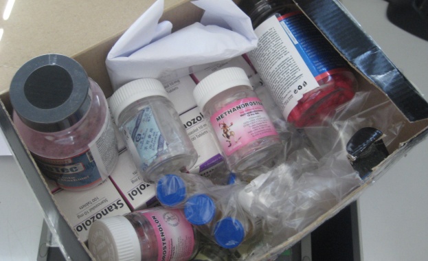 Лекарствени продукти анаболни стероиди и сексуални стимуланти задържаха митническите служители