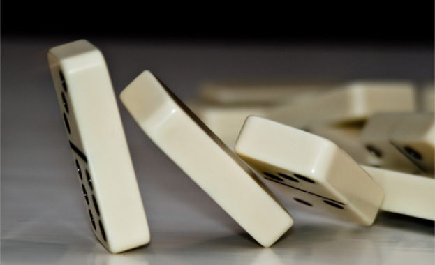 Компютър от 10 000 плочки за домино /видео/