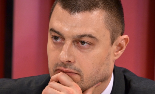Бареков: Между ГЕРБ и десните има любовна мъка