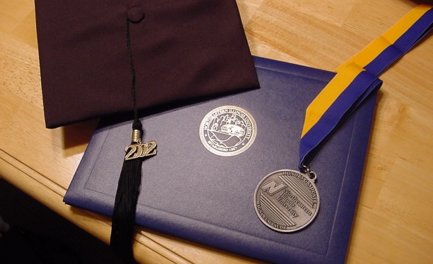 Между 1100 и 1200 лева за фалшиви дипломи