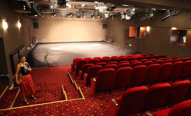 Защо театрите не работят през лятото?