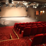 Защо театрите не работят през лятото?