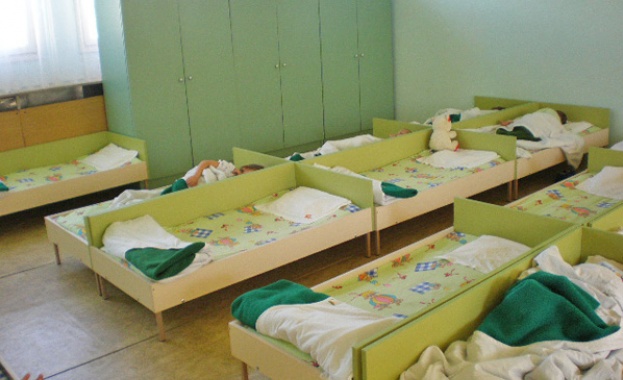 В Самоков облекчават родителите - без такса за детска градина