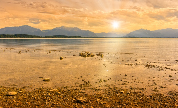 Днес ще преобладава слънчево време с временни увеличения на облачността