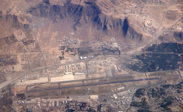Атентат с камион бомба близо до летището в Кабул