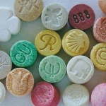 Австрийска двойка си поръча дрехи онлайн, получи екстази за 500 000 евро