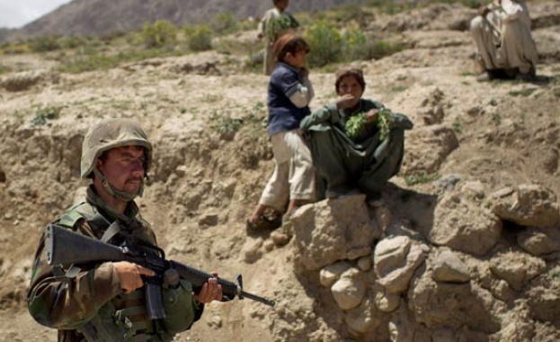 Хванаха 8-годишно момиче с експлозиви в Афганистан