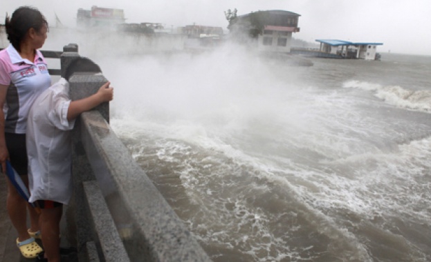 Мощен тайфун удари Япония