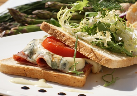 БАБХ откри растеж на бактерии и плесени в училищни сандвичи