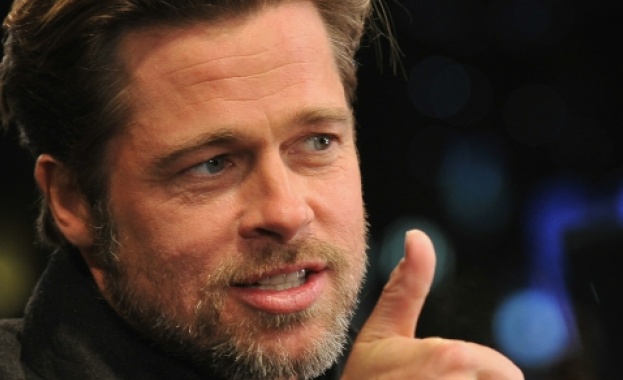 Брад Пит предложи 120 хиляди долара, за да гледа "Игра на тронове" с Емилия Кларк