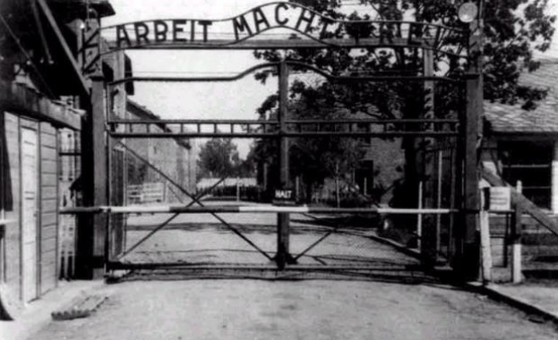 Почитаме жертвите на Холокоста