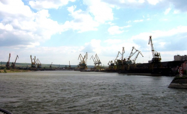 Синдикатите на пристанище „Бургас” скочиха срещу новия шеф 
