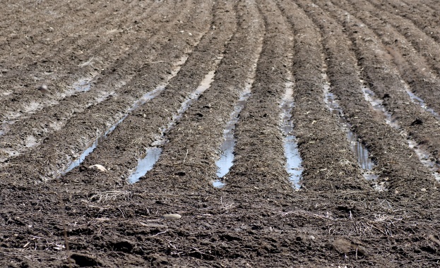 Комисия оглежда незасетите земеделски площи в Ловешко