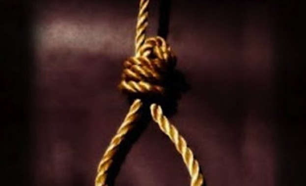 Откриха обесен американец в полицейски арест в Египет