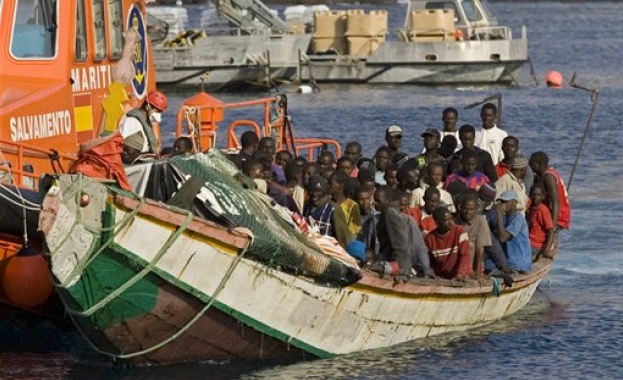 От началото на годината над 300 000 мигранти са прекосили Средиземно море, 3 211 са загиналите