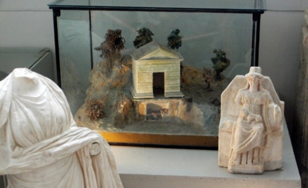 В Швейцария са били конфискувани девет реликви, за които се смята, че са откраднати от Палмира