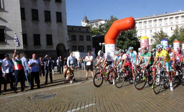 Забранява се престоят и паркирането на пътни превозни средства с