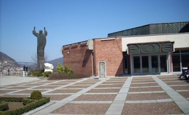 Всички студенти във ВТУ ще учат български език 