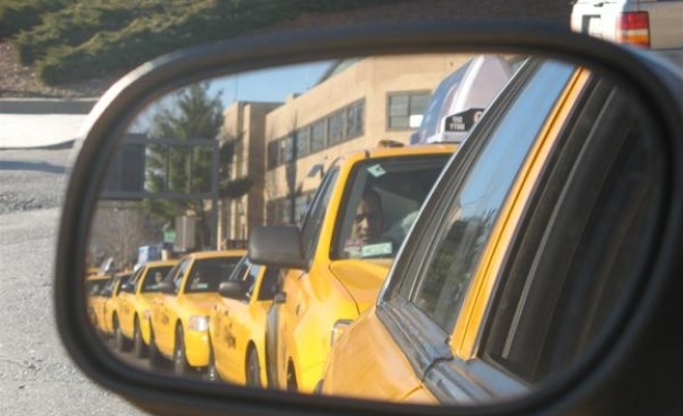 София вдига тройно таксата за регистрация на таксита