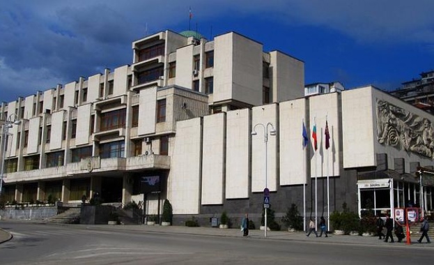 Общинари инициират подписка за осветление и камери във Велико Търново