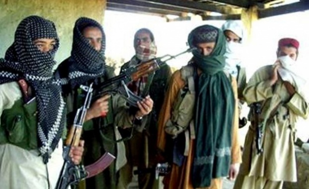 Десетки ранени и убити при самоубийствен атентат срещу афганистанско полицейско управление