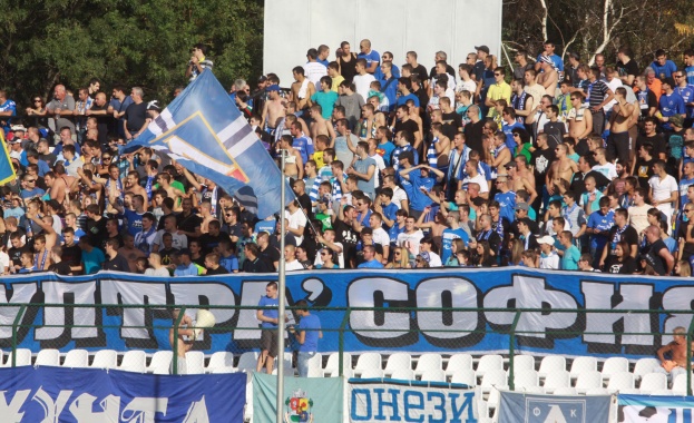 Футболни фенове ще съдят МВР за полицейски произвол