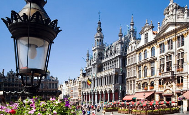 Най-високата степен на тревога в Брюксел остава поне още седмица