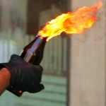 Жена в хиджаб и двама мъже оскверниха паметник в Москва