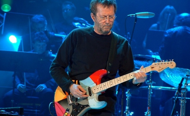 Продадоха китара на Клептън за $45000