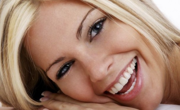 Ако една жена се усмихва това означава че някъде някой