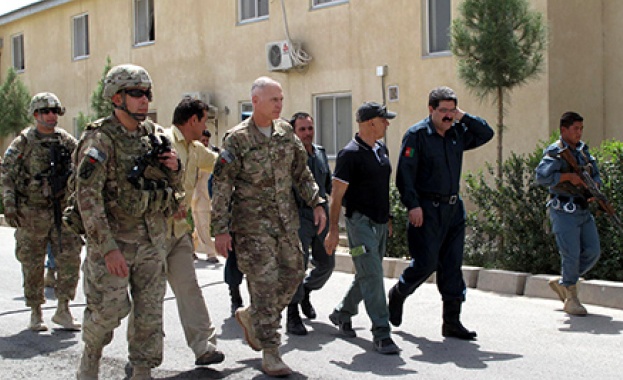 Атентат срещу пакистанското консулство в Афганистан взе жертви