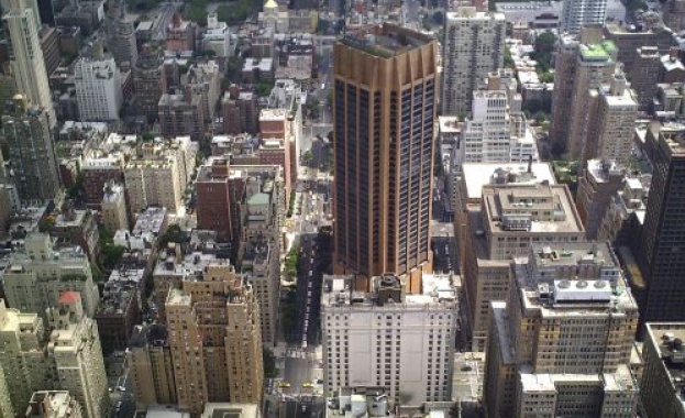 Ню Йорк потъва под изключителната тежест на небостъргачите си влошавайки