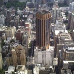 Небостъргачите на Ню Йорк го натискат към дъното на океана