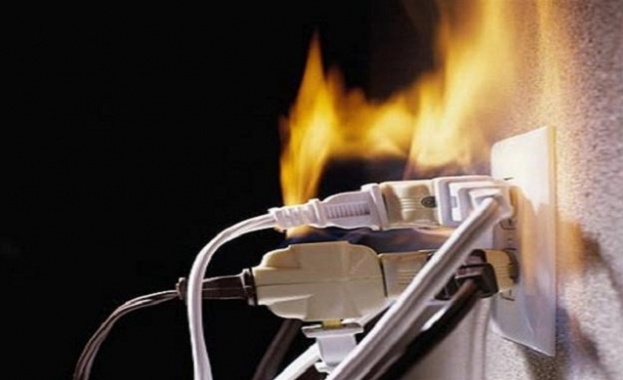 Игра на късо с тока