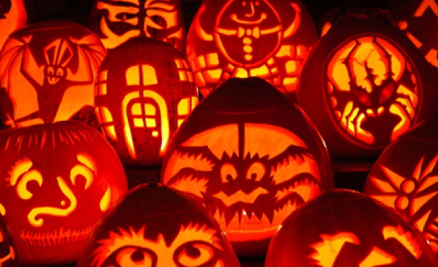 КРОСС Хелоуин е празник който се чества в различни краища